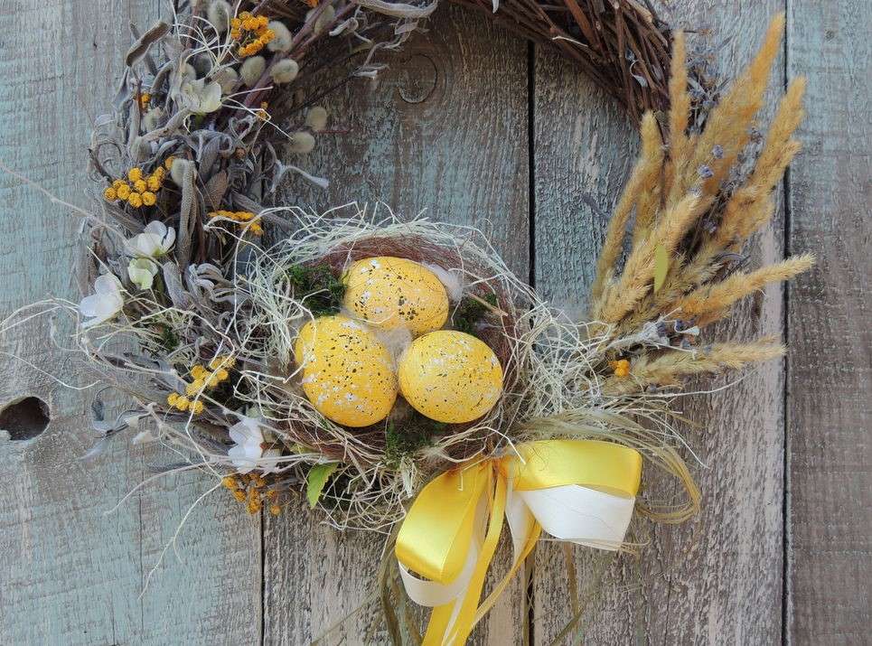 Osterbasteln aus handlichen Materialien